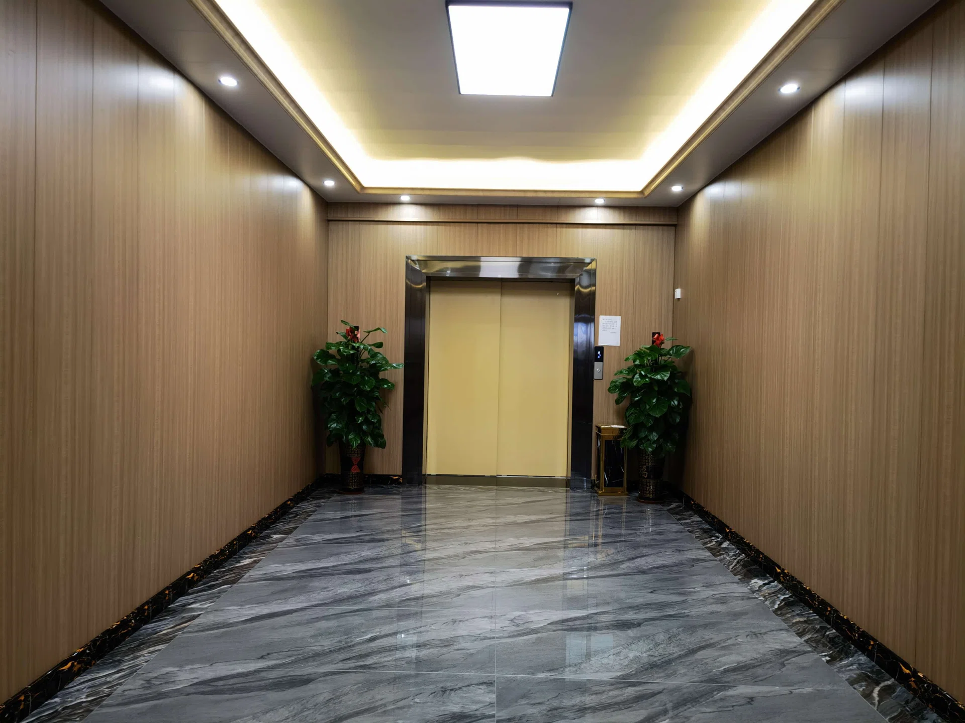 创富智轩大厦电梯厅
